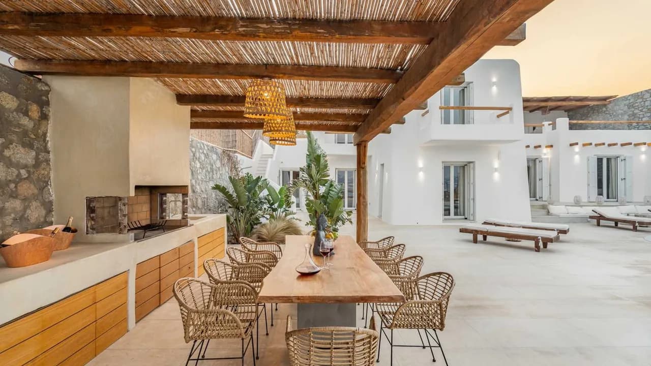 Posh Villa Set In The Heart Of The Glamorous Mykonos photo 2