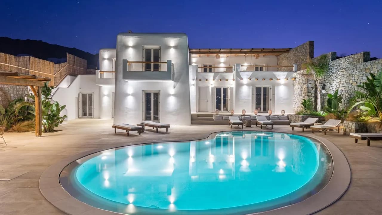 Posh Villa Set In The Heart Of The Glamorous Mykonos photo 5