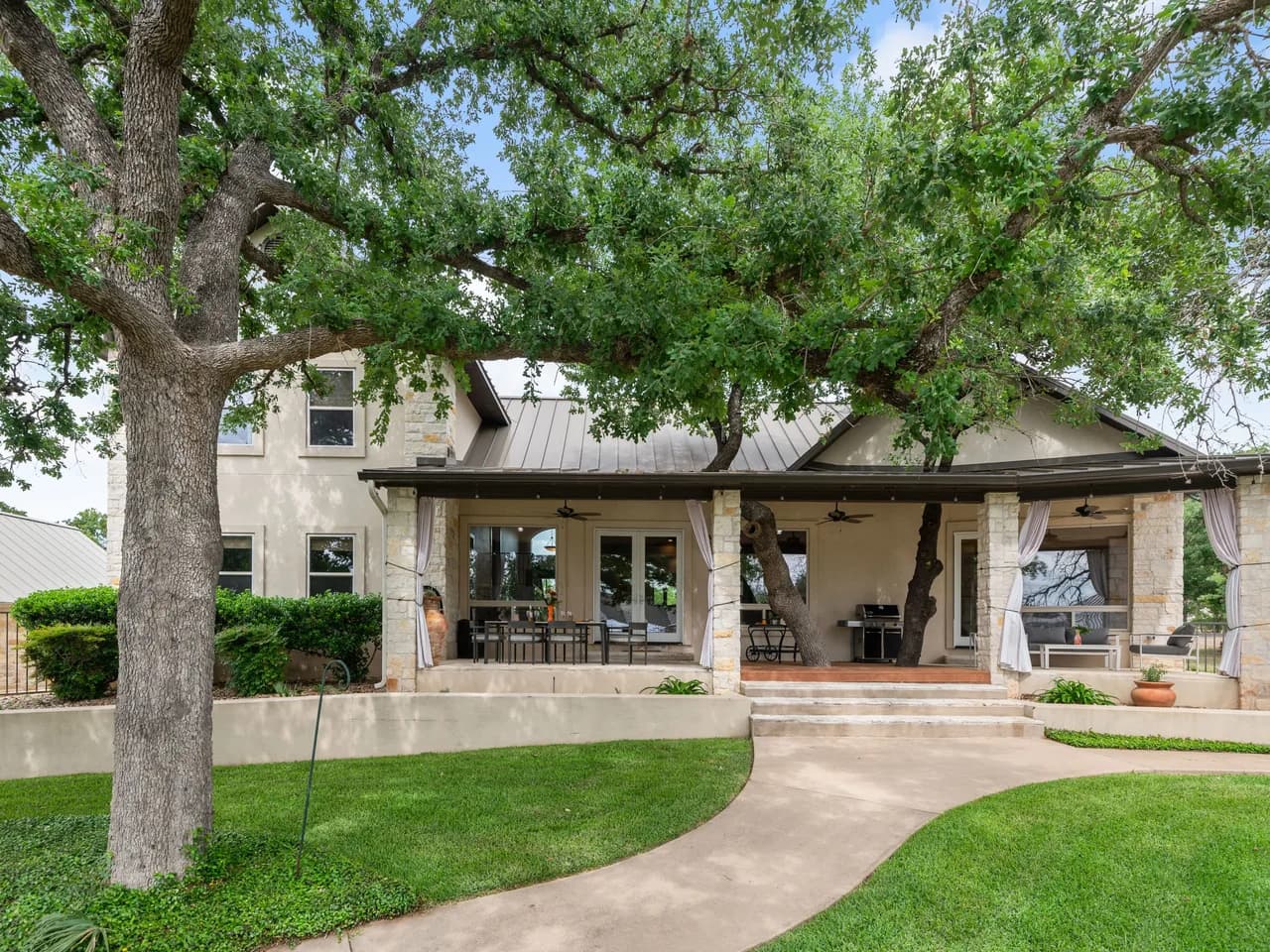 Waterfront Six Bedroom Villa in Horseshoe Bay photo 2