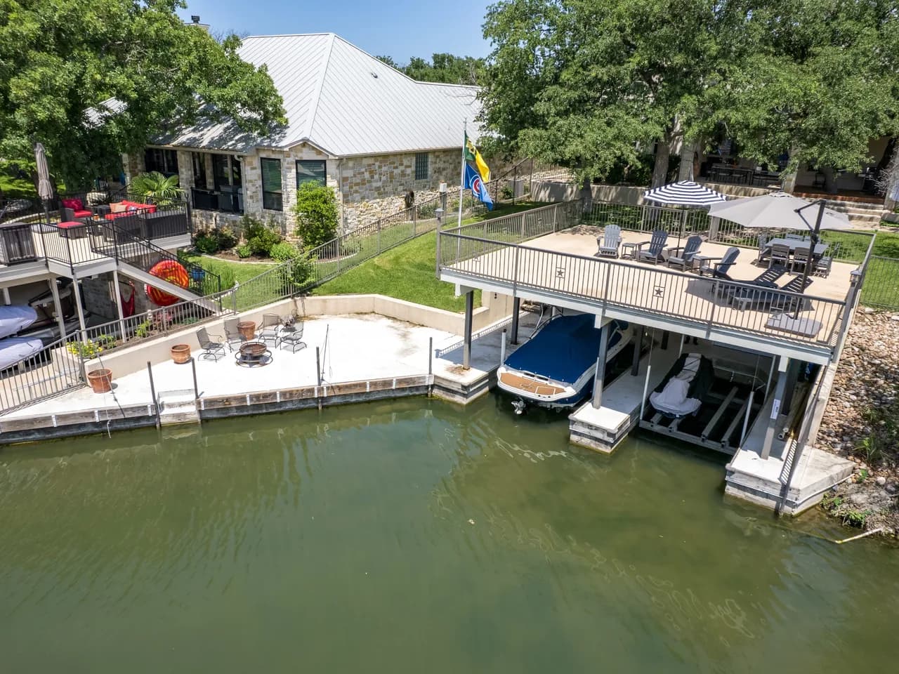 Waterfront Six Bedroom Villa in Horseshoe Bay photo 3