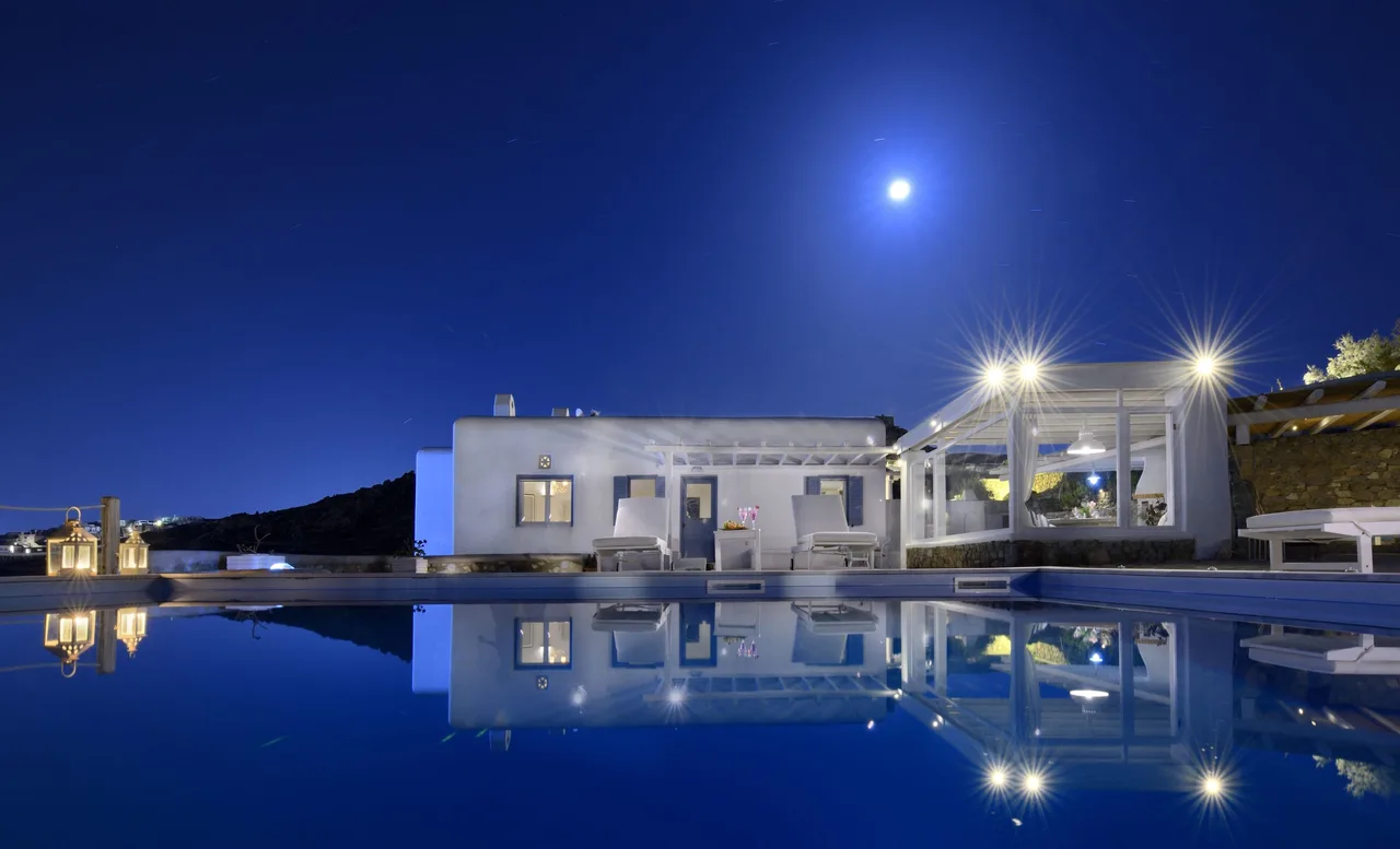 Magnificent Luxurious Mykonian Villa
