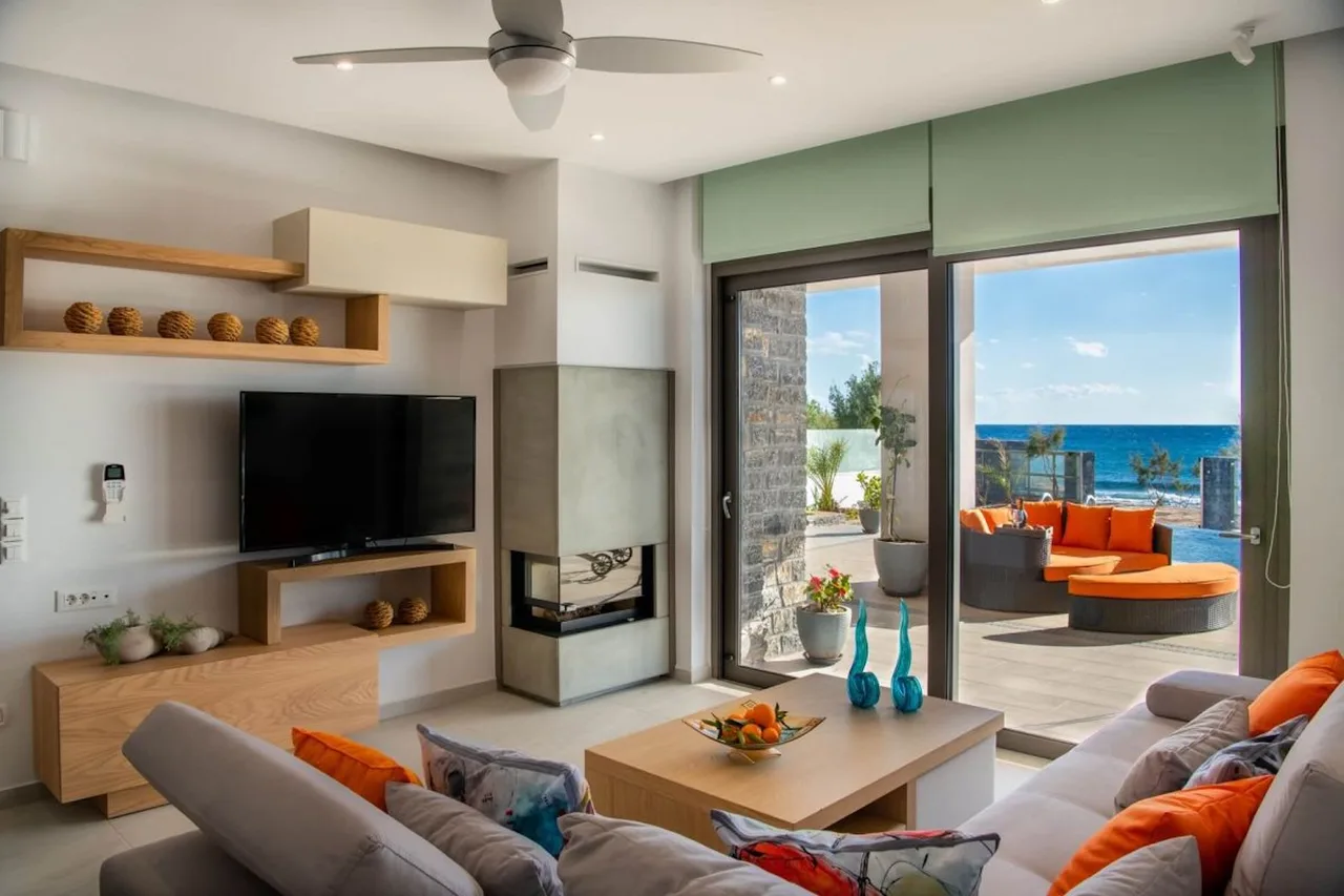 Elegantly designed contemporary villa with great sea views photo 4