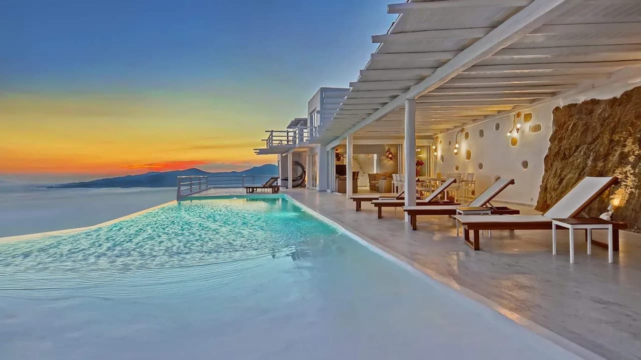 Mykonos Luxury Villa With Upscale Facilities