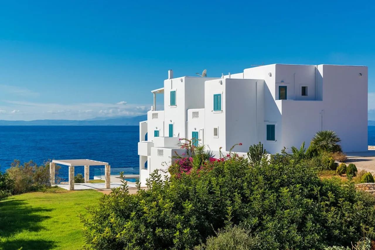Magnificent coastal villa in an idyllic location photo 2