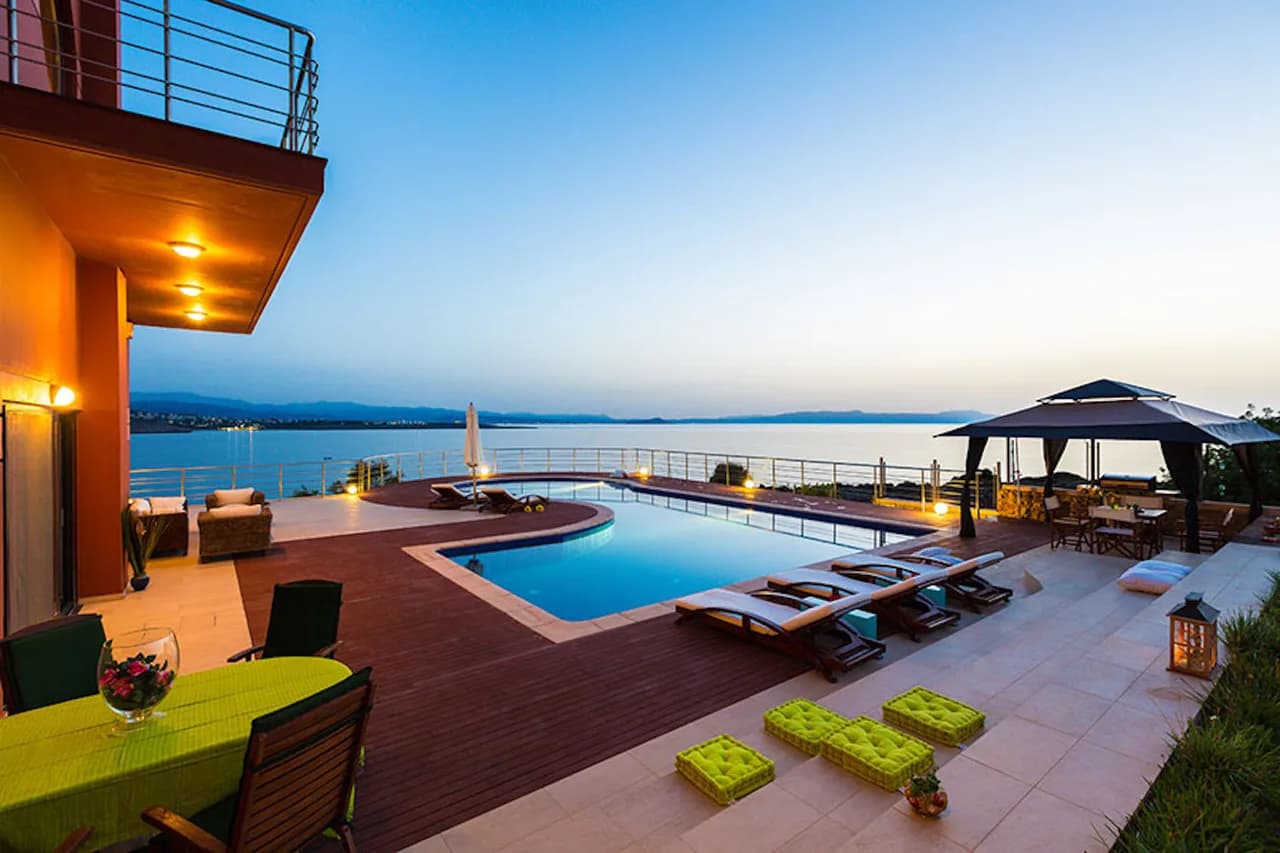 Premiumly furnished villa with unobstructed sea views photo 2