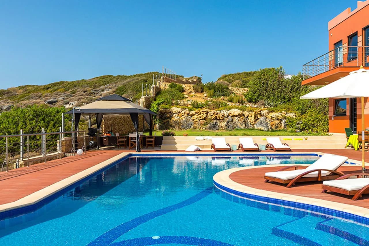 Premiumly furnished villa with unobstructed sea views photo 3