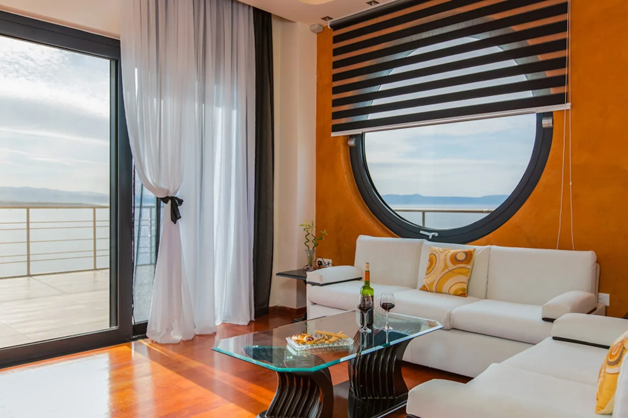 Premiumly furnished villa with unobstructed sea views photo 4
