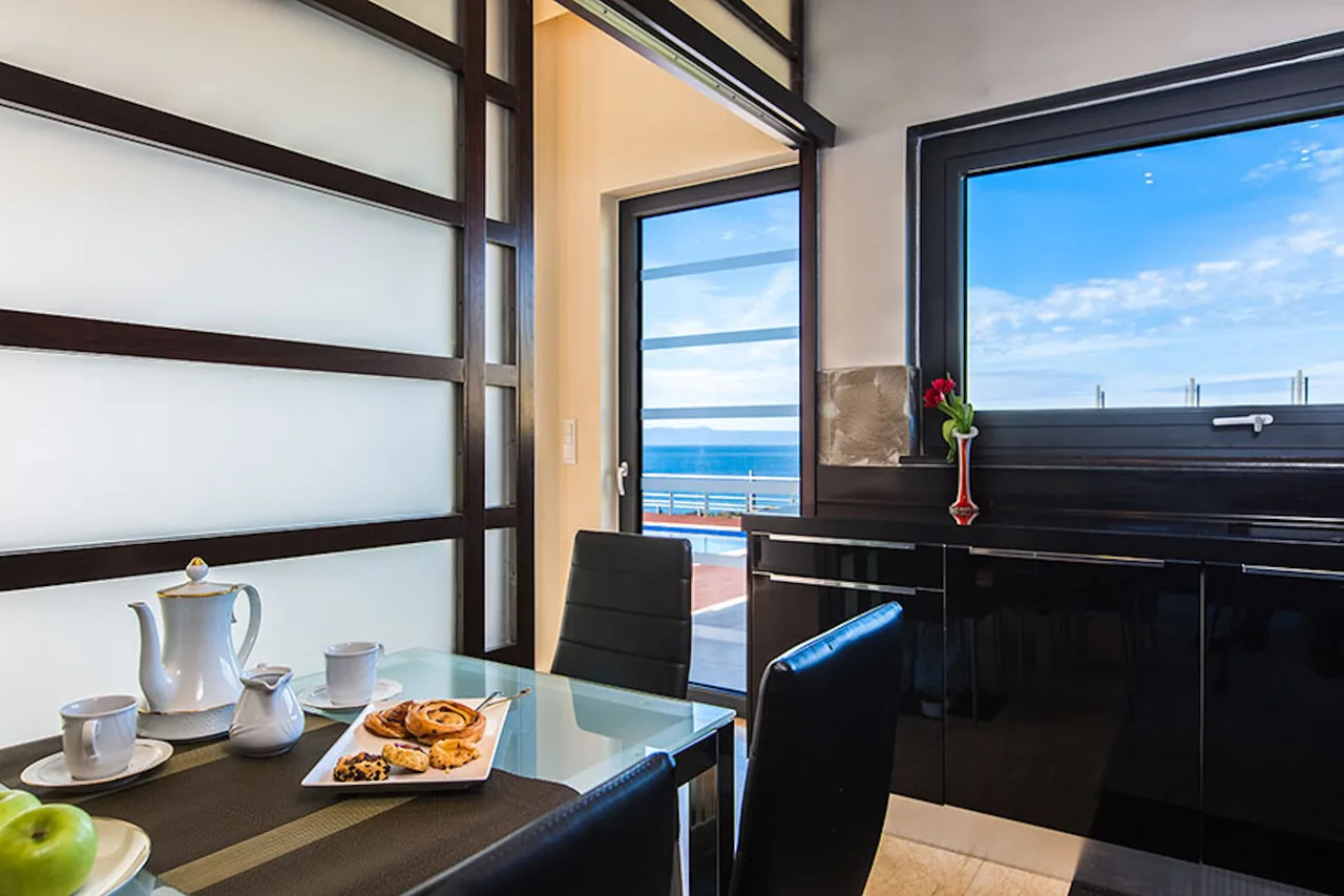Premiumly furnished villa with unobstructed sea views photo 5
