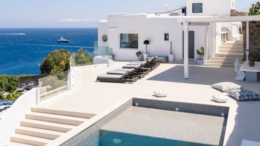 Calm and relaxing villa by the blue Mykonian sea