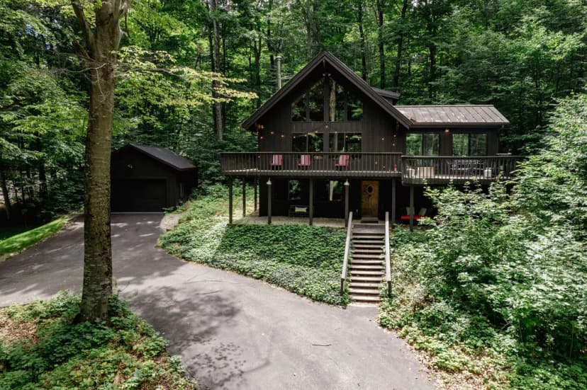 Lakeside Five-Bedroom Chalet in Traverse City