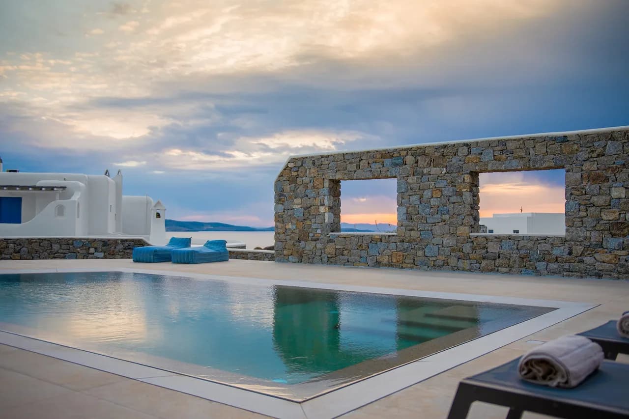 Elegant Villa Located in One of the Famous Spots in Mykonos photo 3