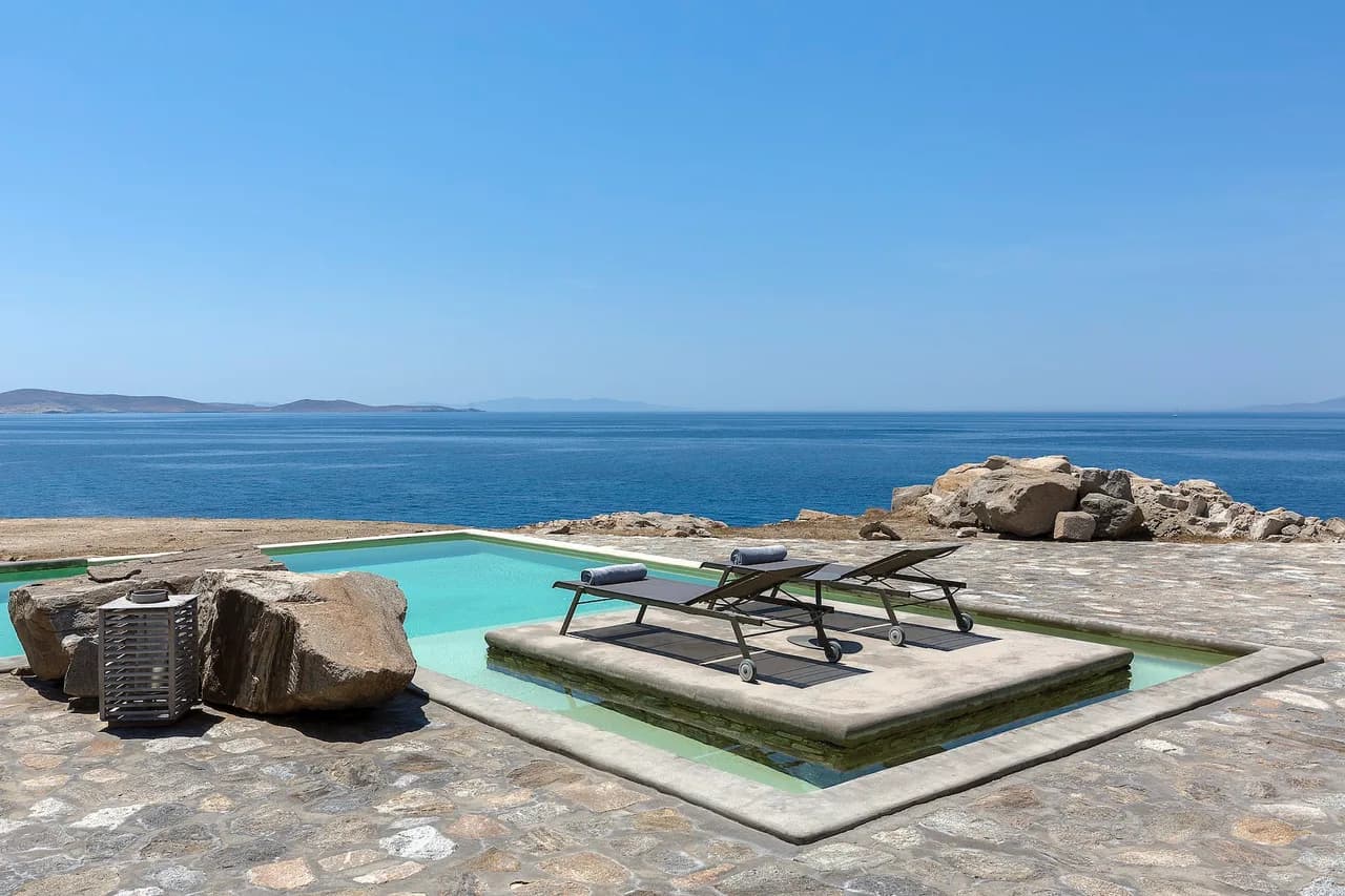Inspiring Villa With Unobstructed Views of the Mediterranean Sea photo 3