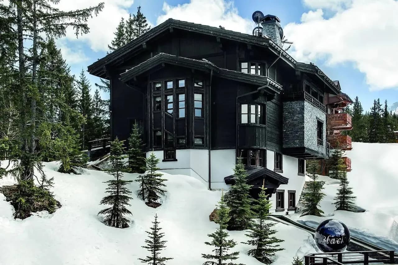 Unique villa with extravagant interiors near the slopes