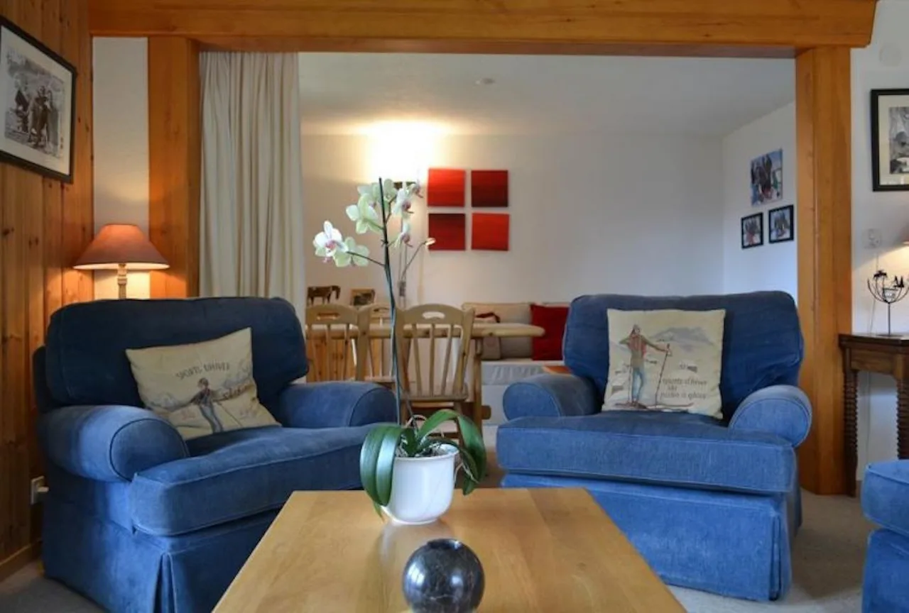 Conveniently located classic apartment photo 5