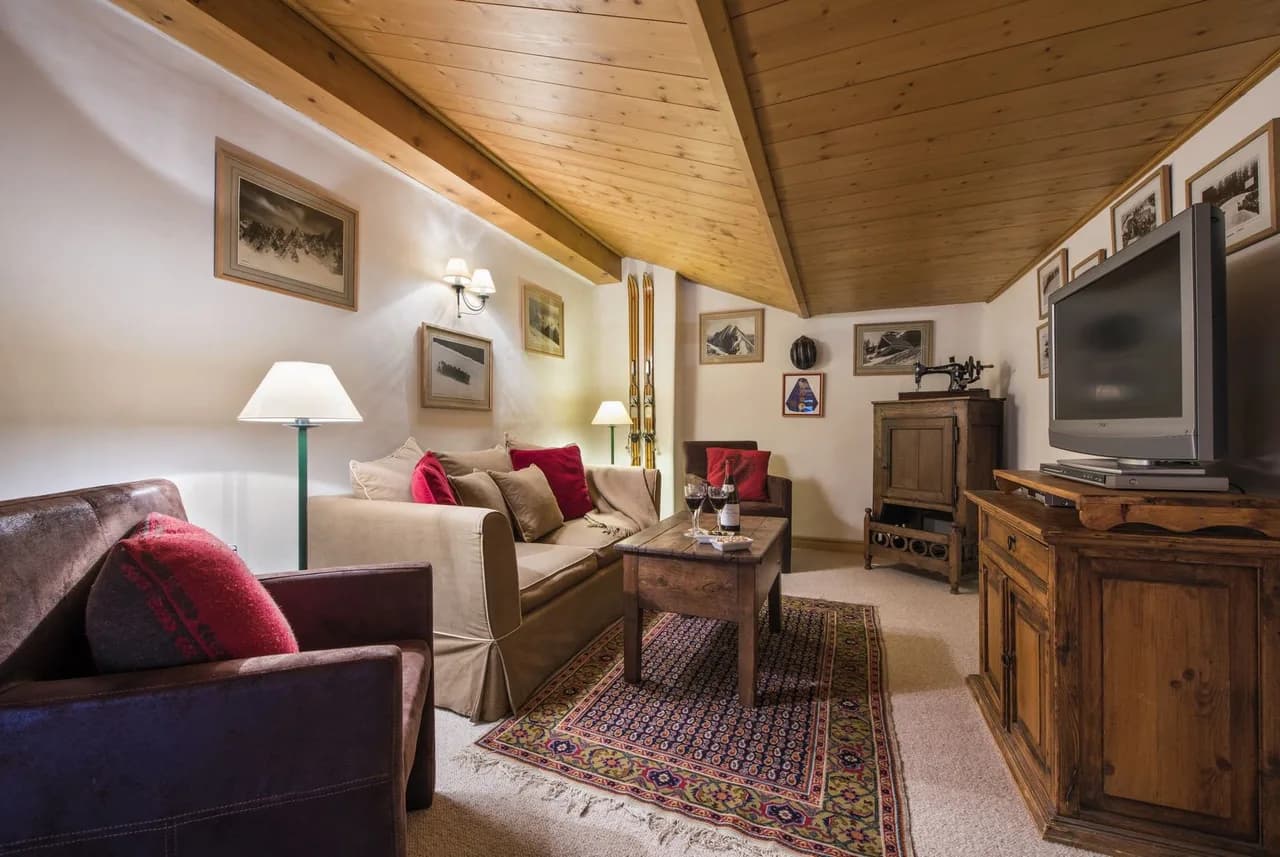 Traditional Chalet in the Heart of the Ski Area photo 2