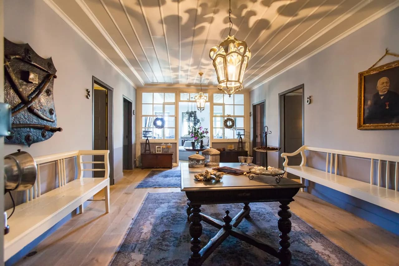 Exquisite Vintage Mansion with Stone-Paved Gardens & Small Spa Center photo 3