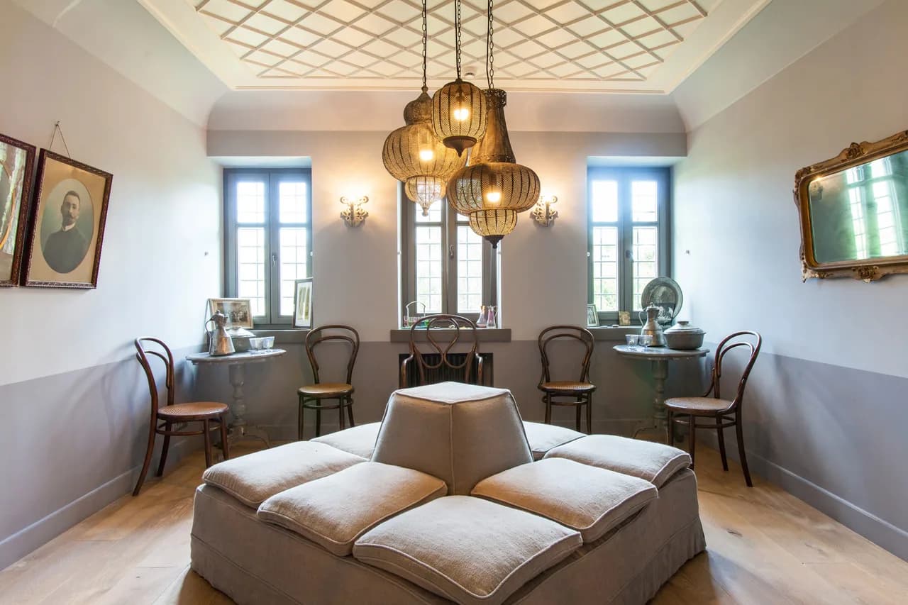 Exquisite Vintage Mansion with Stone-Paved Gardens & Small Spa Center photo 4