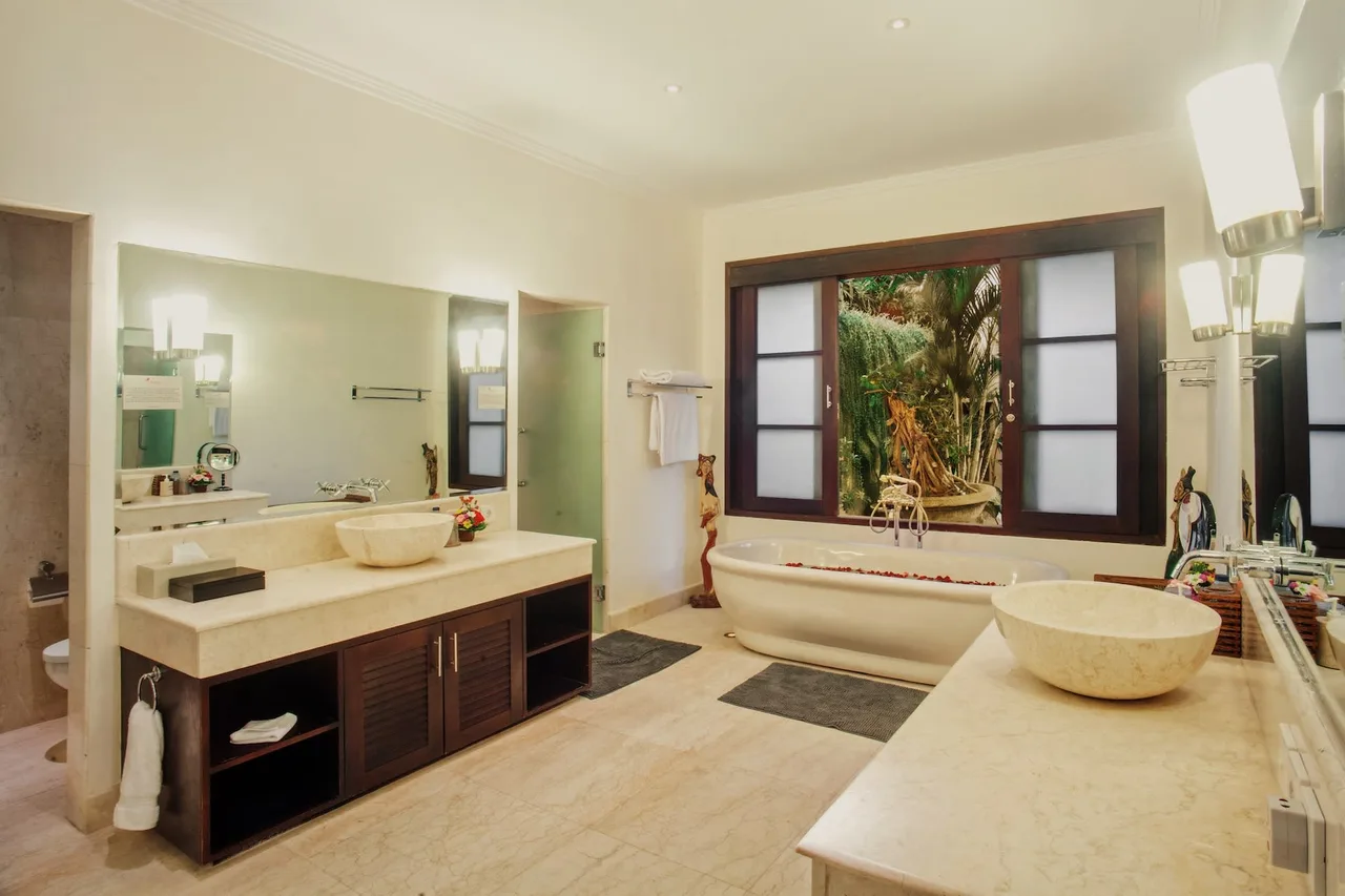 Charming villa with Balinese design and contemporary interiors photo 5