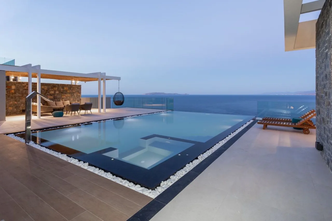 Fashionable luxury villa perfect for splendid holiday experience