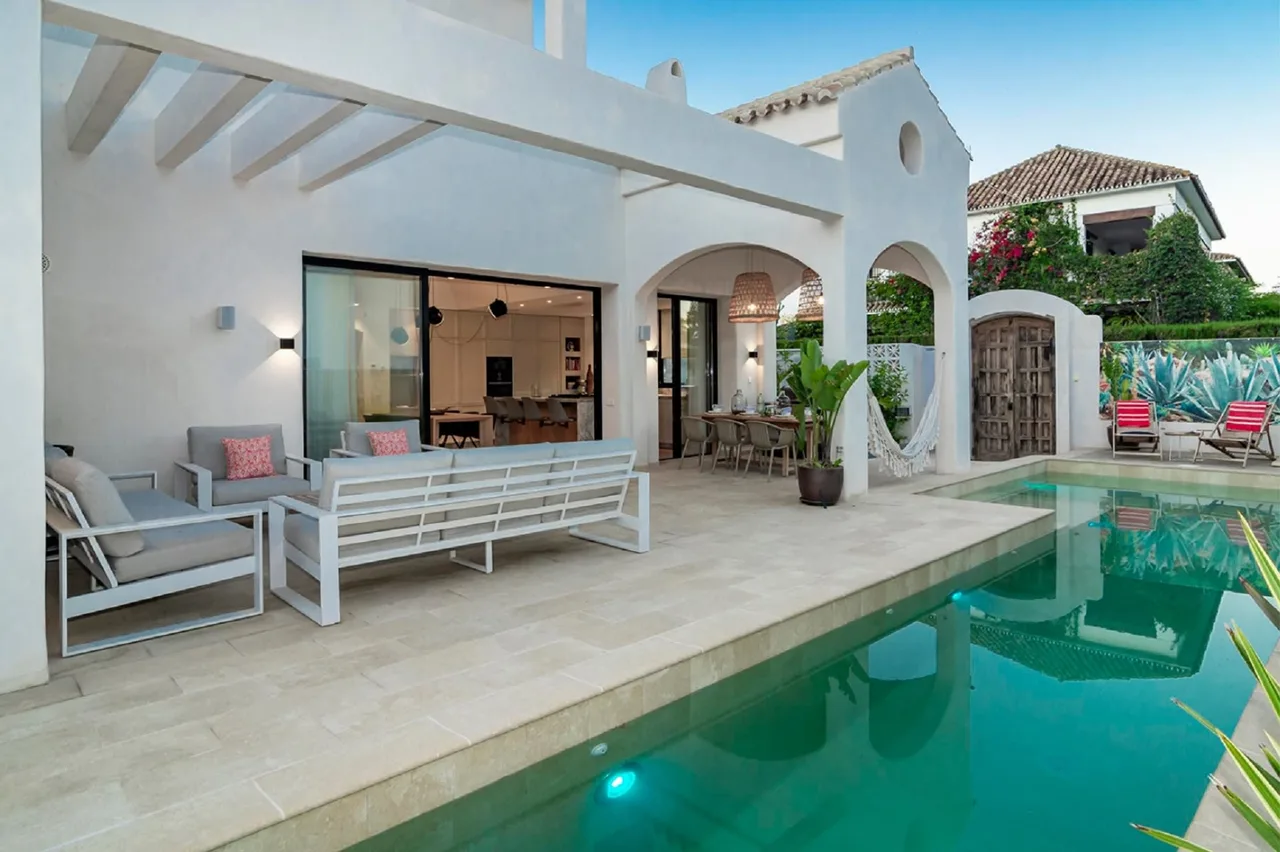 Divine Mediterranean Villa With Exceptional Stunning Design photo 2