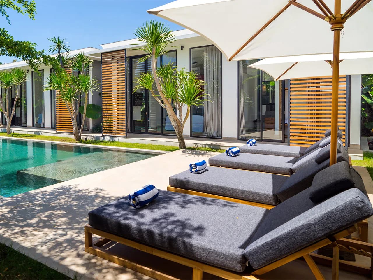 Chic and modern villa with distinctly tropical charm photo 3