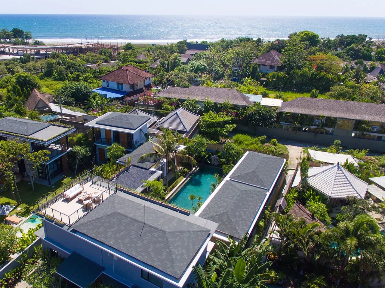 Chic and modern villa with distinctly tropical charm photo 4