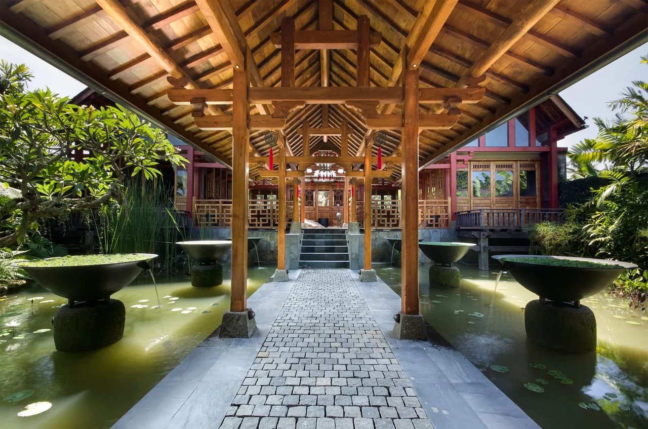 Exquisitely designed villa with absolute privacy photo 3