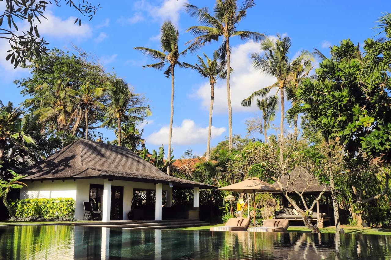 Impressive villa in a traditional Balinese village photo 4