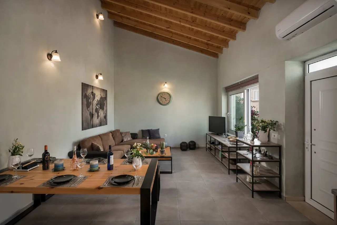 Beautiful Villa Decorated In Contemporary Mediterranean Style photo 2