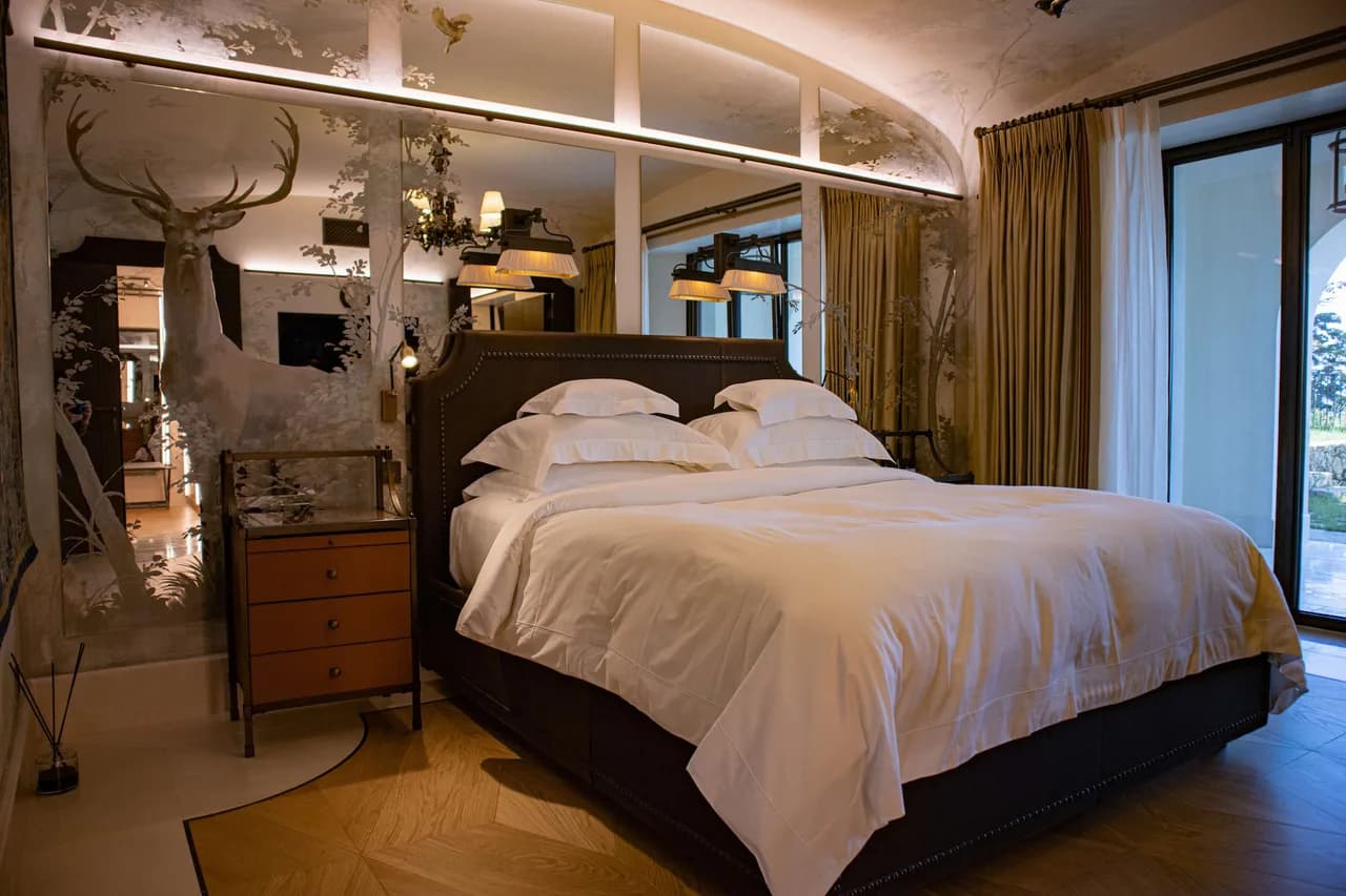 Unique luxury villa with direct access to the sea photo 4