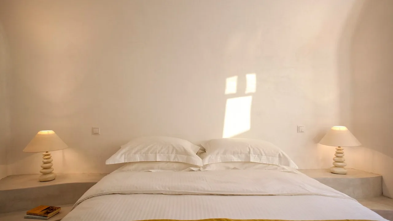 Luxury Santorini Vacation Villa With Fine-living Amenities photo 5