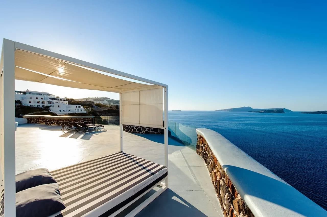 Stylish Villa Blended Into The Landscape Of The Santorini Caldera photo 2