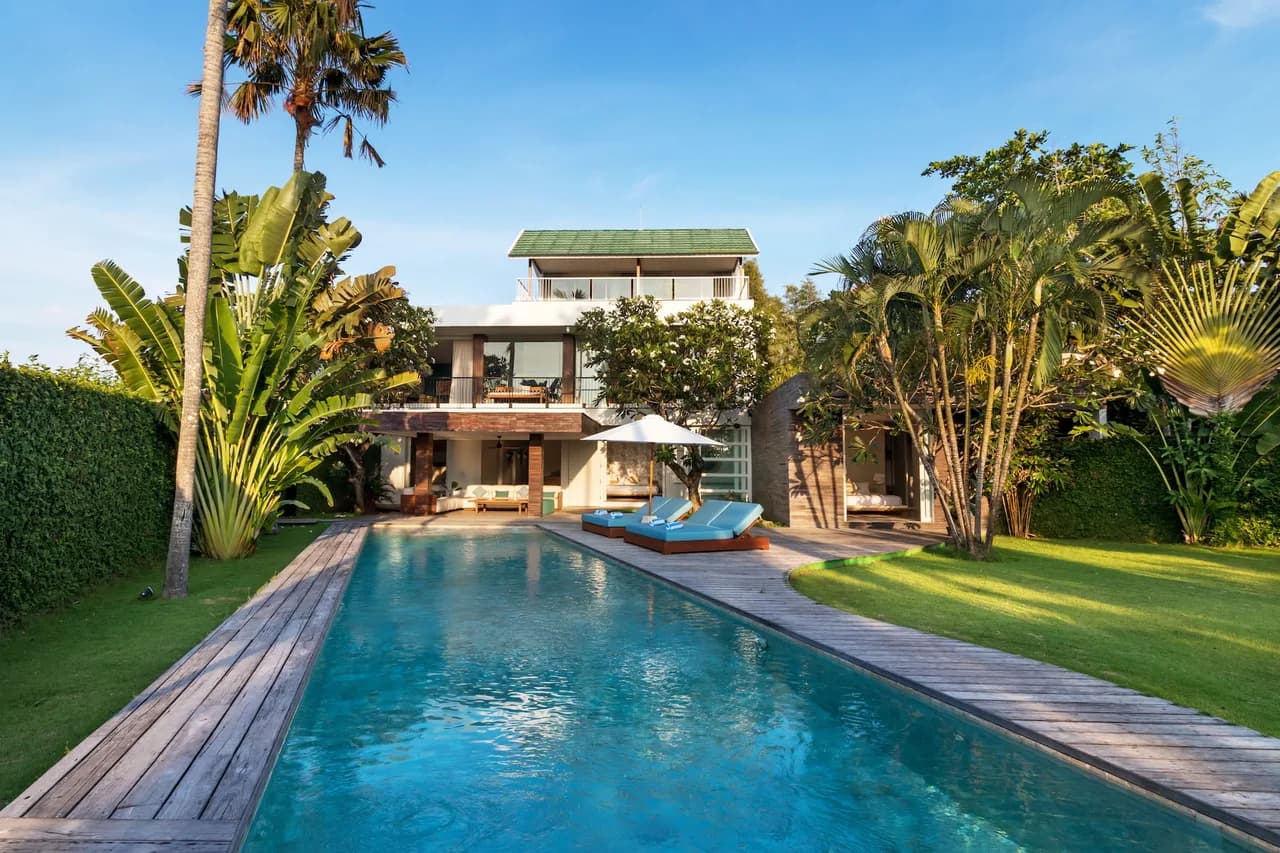Eco-luxury villa with Balinese furnishing