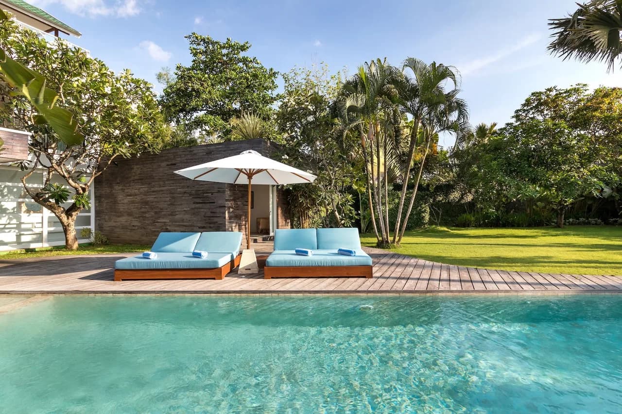 Eco-luxury villa with Balinese furnishing photo 2
