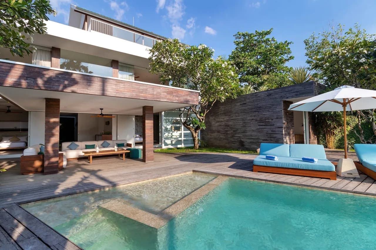 Eco-luxury villa with Balinese furnishing photo 3