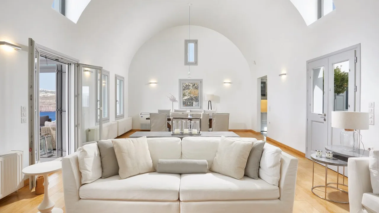 Tranquil Luxury Santorini Villa photo 2
