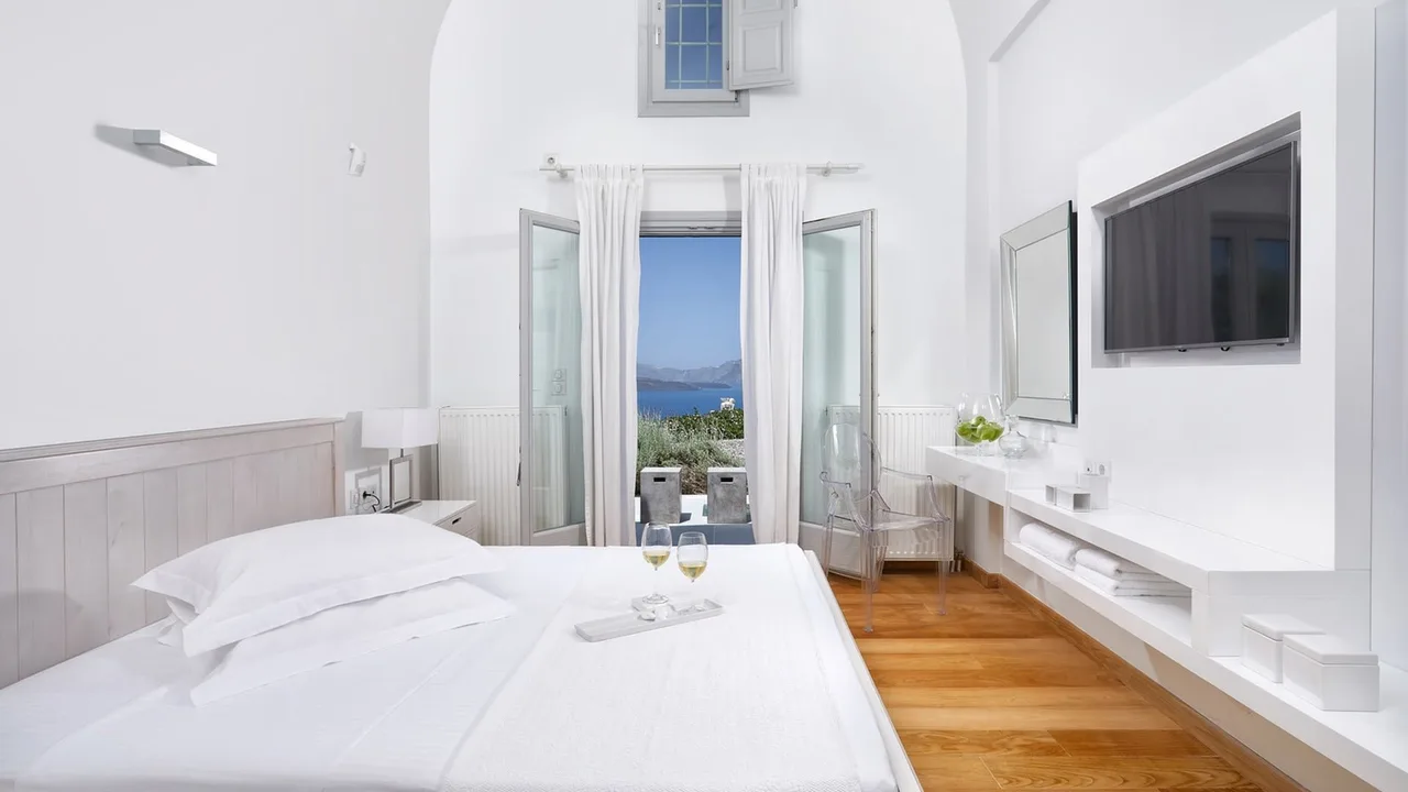Tranquil Luxury Santorini Villa photo 5