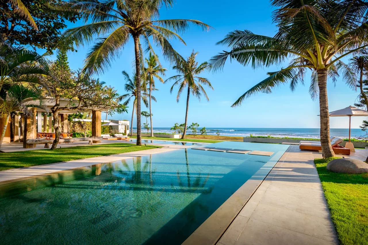 Contemporary designer villa with breathtaking ocean views photo 2