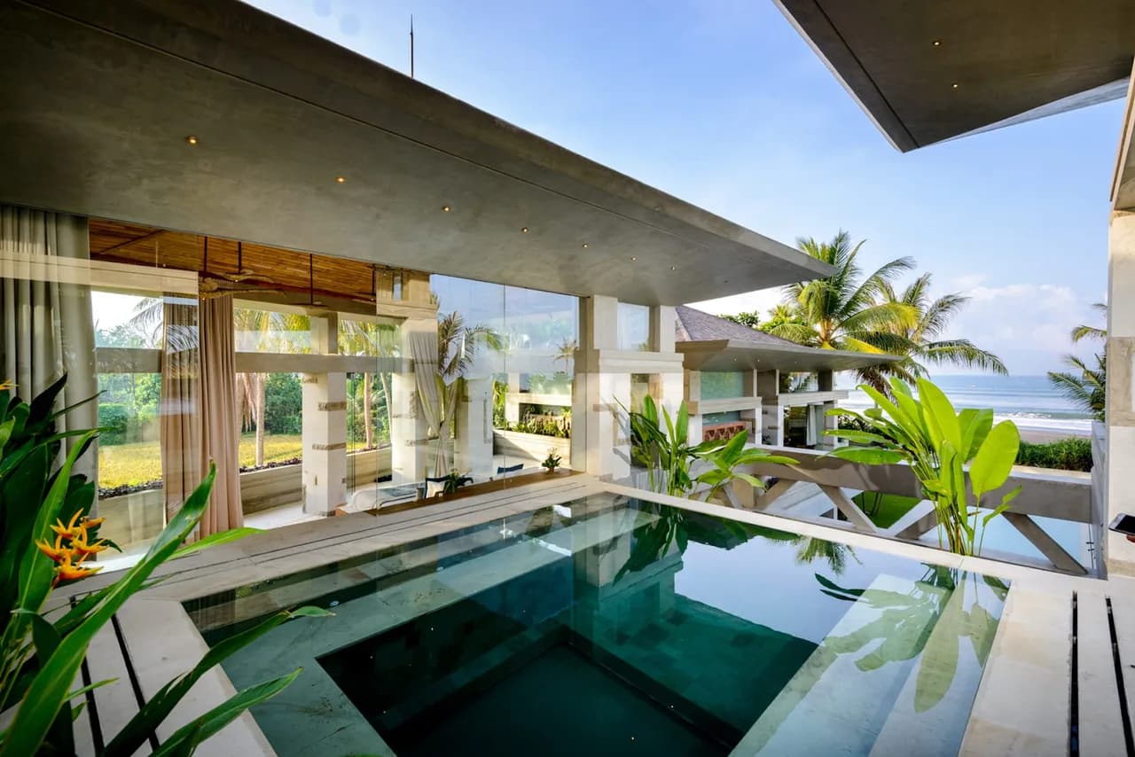 Contemporary designer villa with breathtaking ocean views photo 4