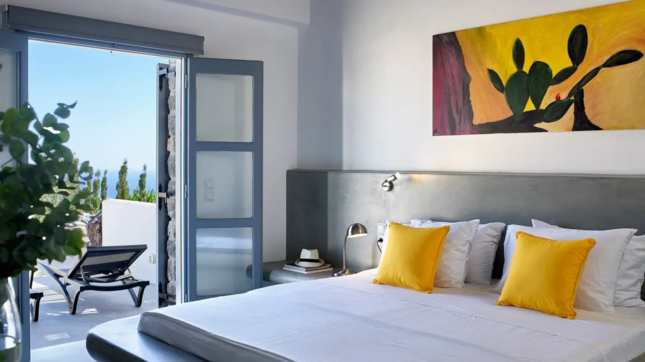 Luxury Villa With Cool White And Bright Interiors photo 4