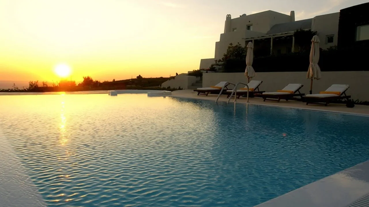 Luxury Santorini Villa With Tastefully Styled Interior photo 5