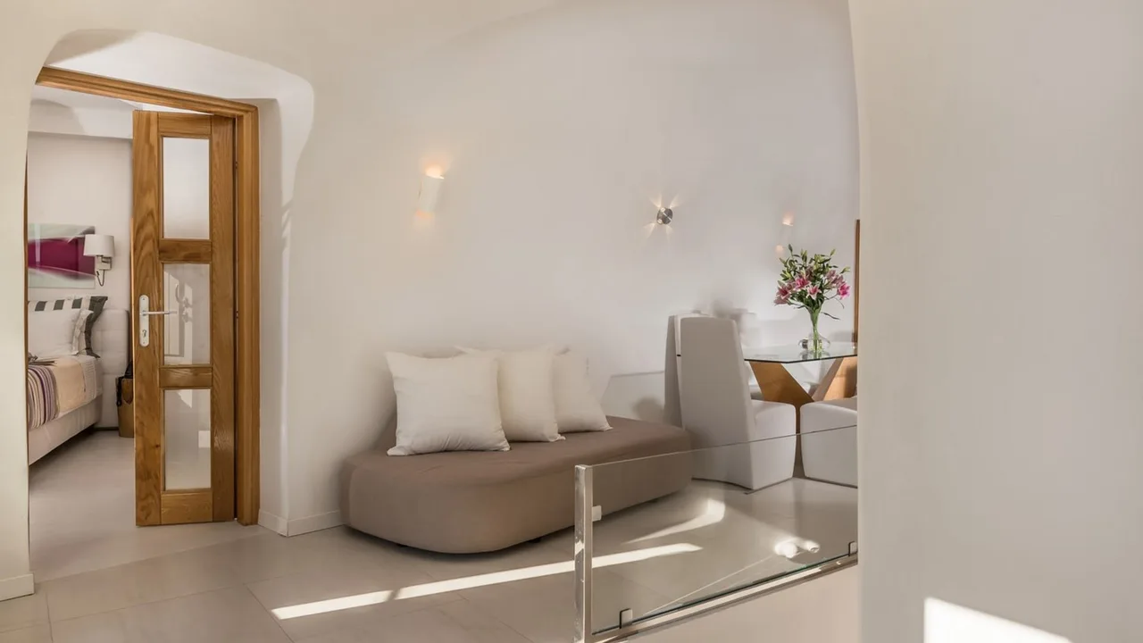 Luxury Cave House With Santorini Volcano Views photo 2