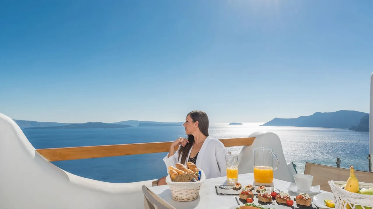 Luxury Cave House With Santorini Volcano Views photo 5