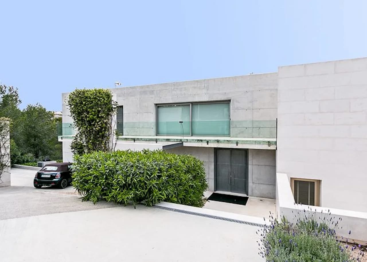 Modern and elegant villa with infinity pool photo 5