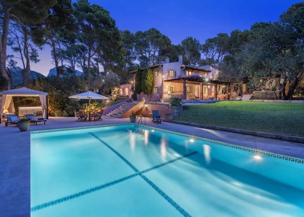 Impressive villa with direct access to Playa de Formentor