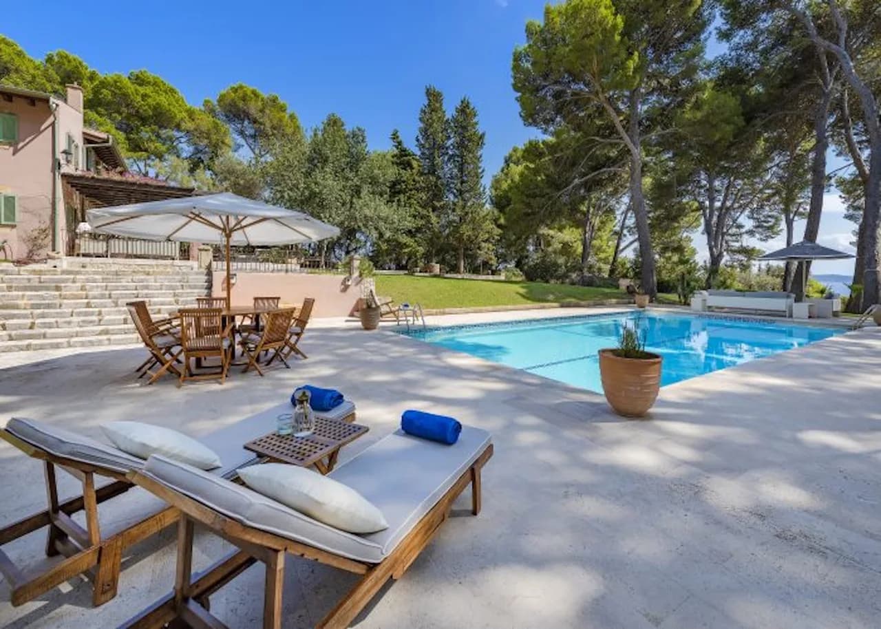 Impressive villa with direct access to Playa de Formentor photo 3