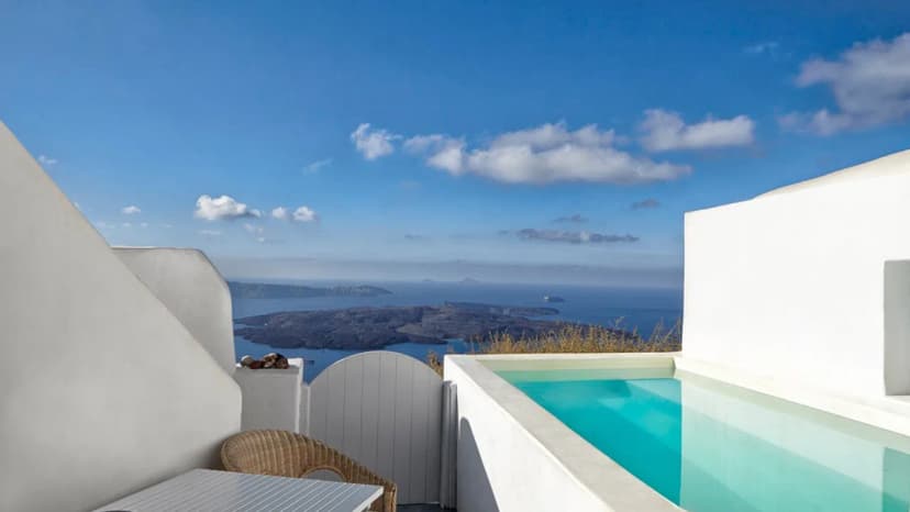 Luxurious Villa In Santorini With Soul Stirring Views