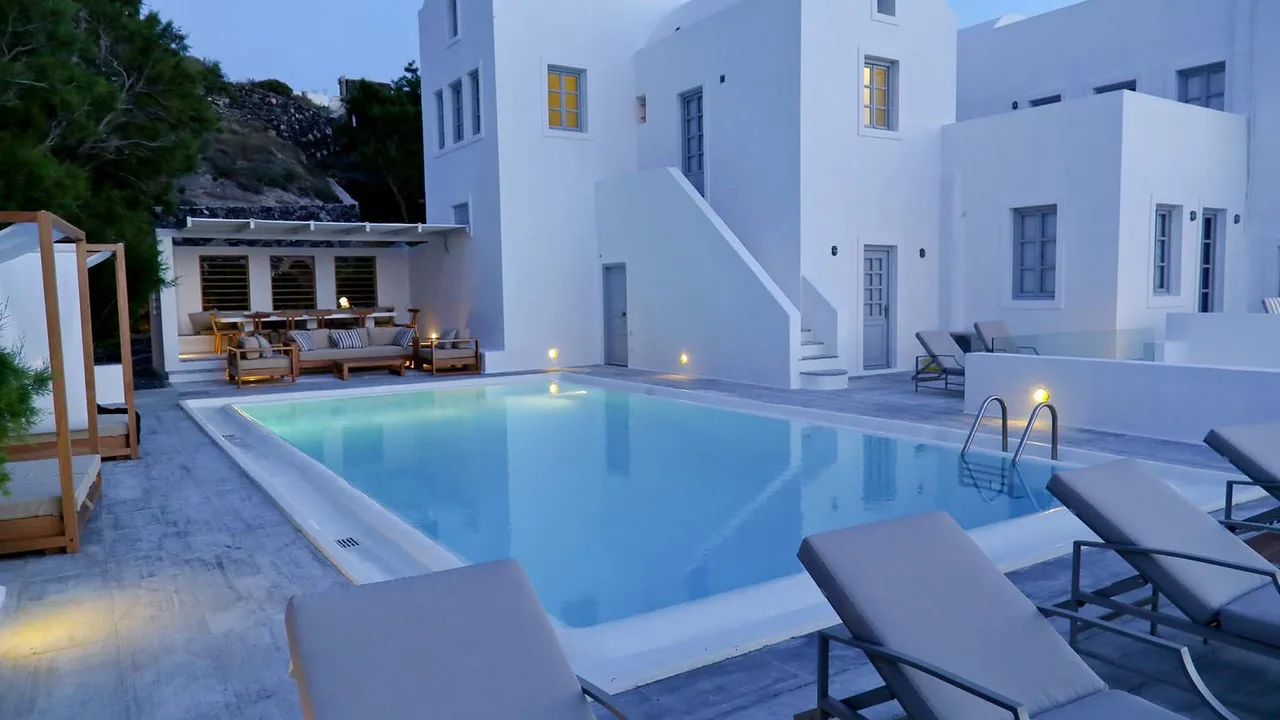 Elegant Villa With Splendid Santorini Sunset