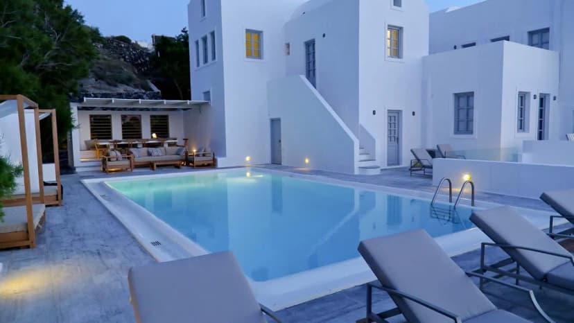 Elegant Villa With Splendid Santorini Sunset