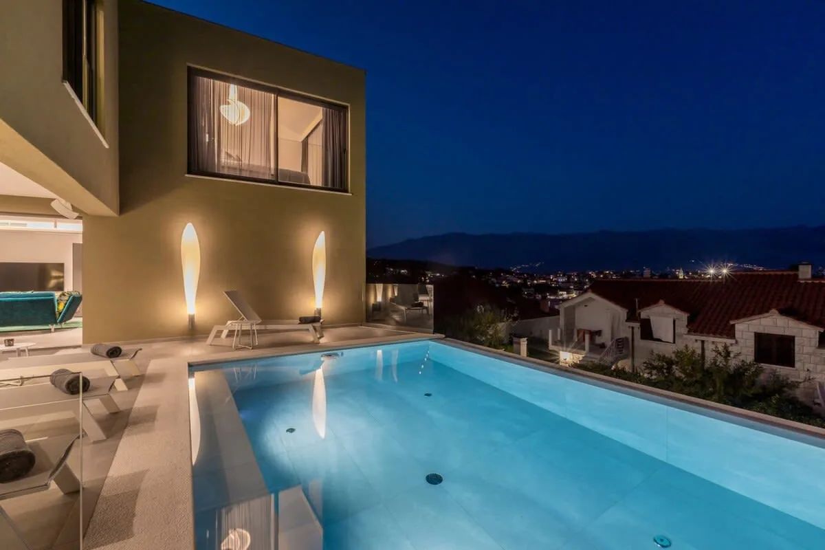 Modernly equipped villa with fitness and spa area photo 2